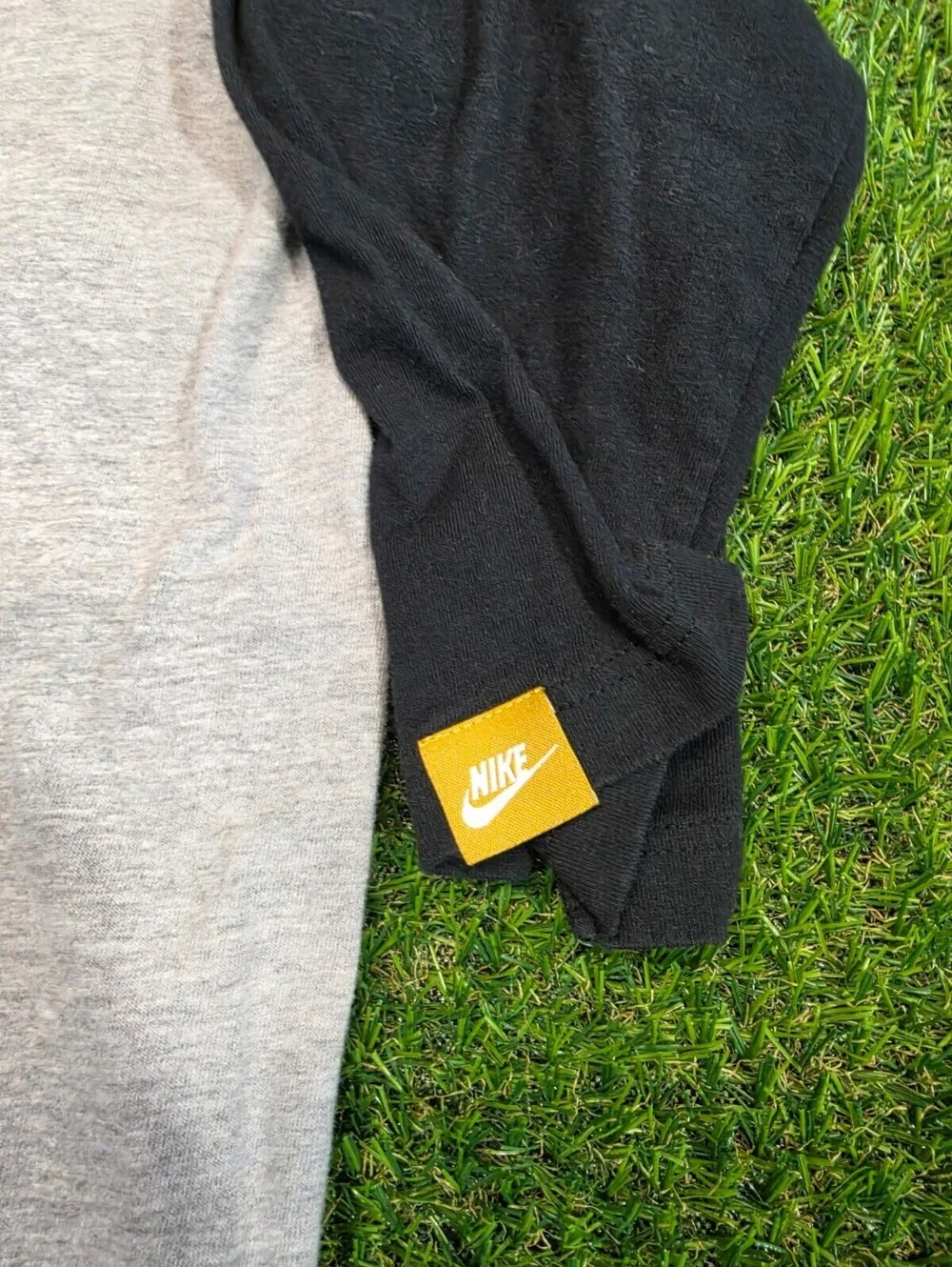 Nike Men's Medium Gray and Black Raglan Sleeve Shirt with 'D